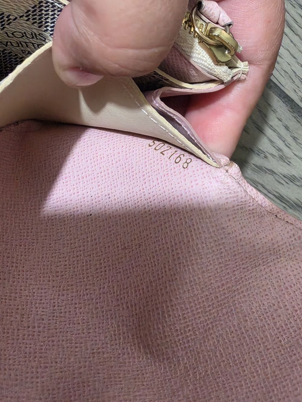 Louis Vuitton Women's Damier Azur Wallet in Cream Check - Picture 9 of 13
